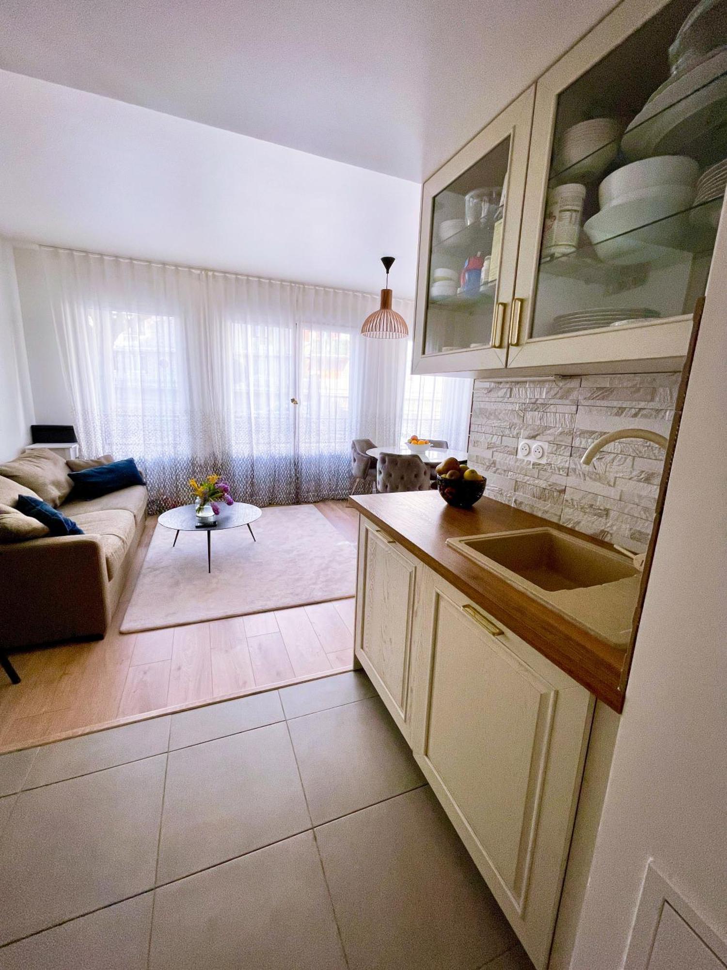 Grand Apartment *